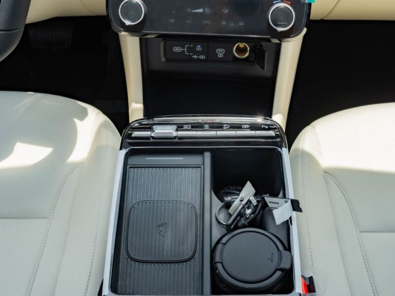 2026 Hyundai Tucson 1.6L T‑GDi turbocharged inline 4 Petrol White Beige SUV