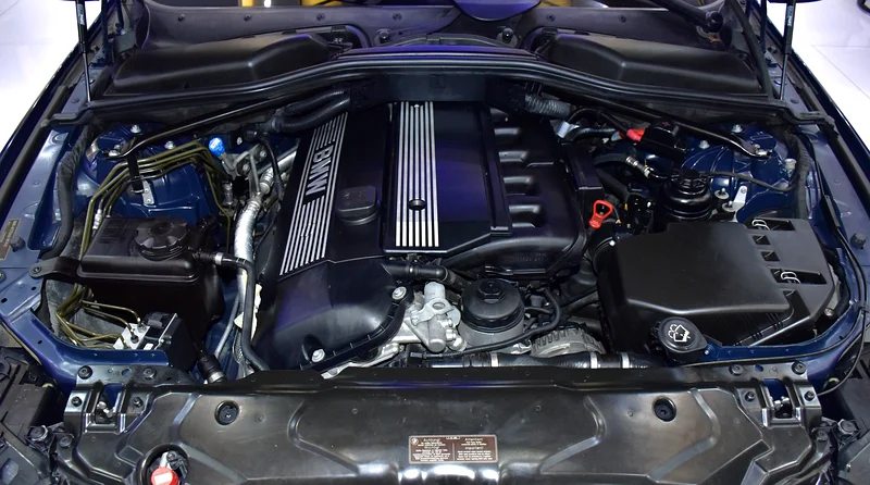 2005 BMW 5-Series 520i 6 Cylinders Petrol Engine Blue Beige Sedan GCC Specs