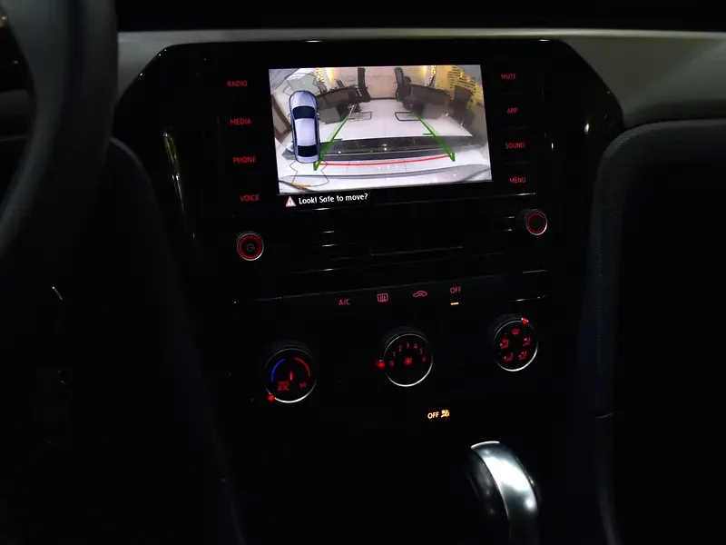 2021 Volkswagen Passat Comfortline 5 Cylinders Petrol Engine Silver Black Sedan