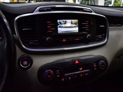 2016 Kia Sorento DLX 6 Cylinders Petrol Engine Black Beige SUV AWD GCC Specs