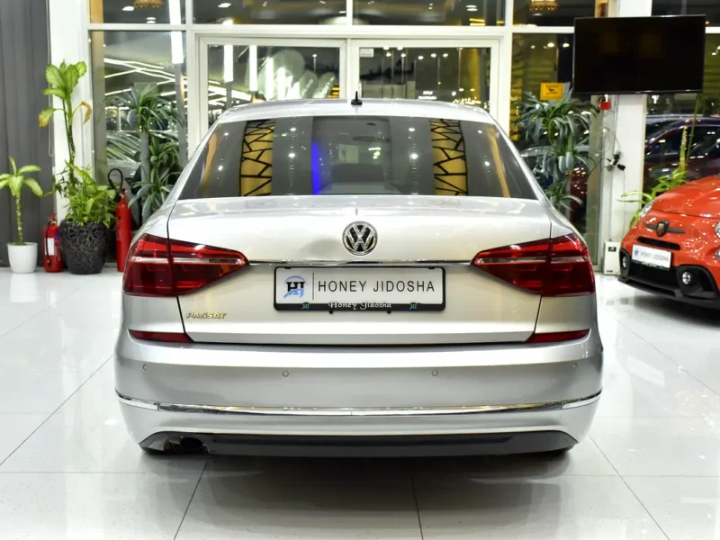 2017 Volkswagen Passat Comfortline 5 Cylinder Petrol Engine Silver Black Sedan GCC