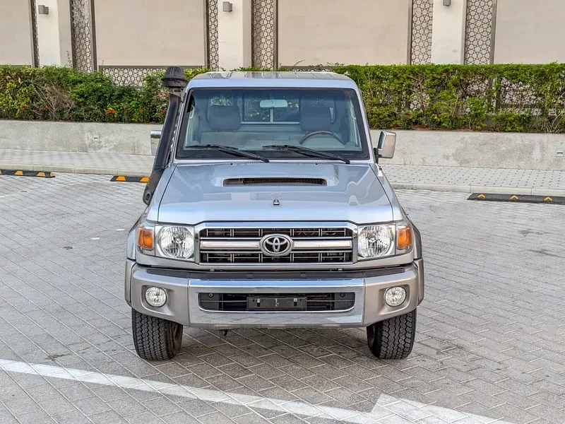 2018 Toyota Land Cruiser 79 series Other DIESEL V8 Engine 4.5 Litres Silver Beige Pickup