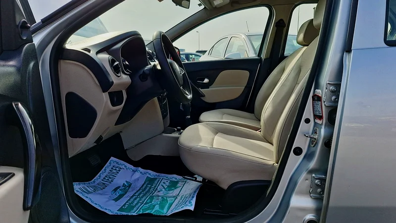 2020 Renault Symbol Other 4 Cylinder Petrol Engine Silver Beige Sedan GCC Specs