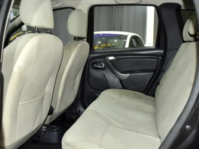 2016 Renault Duster SE Plus 4 Cylinders Petrol Engine Black Beige Crossover GCC