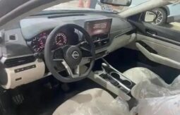 2024 Nissan Altima 2.5-liter inline 4 Cylinder Black Beige Sedan FWD