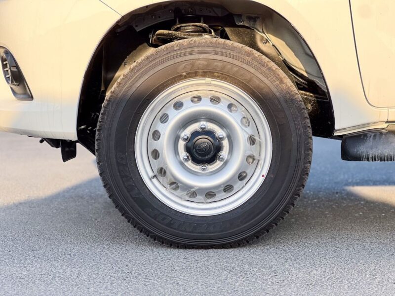 2026 TOYOTA HILUX DLX 2.4L 4 Cylinders Diesel GCC White Black Pick UP