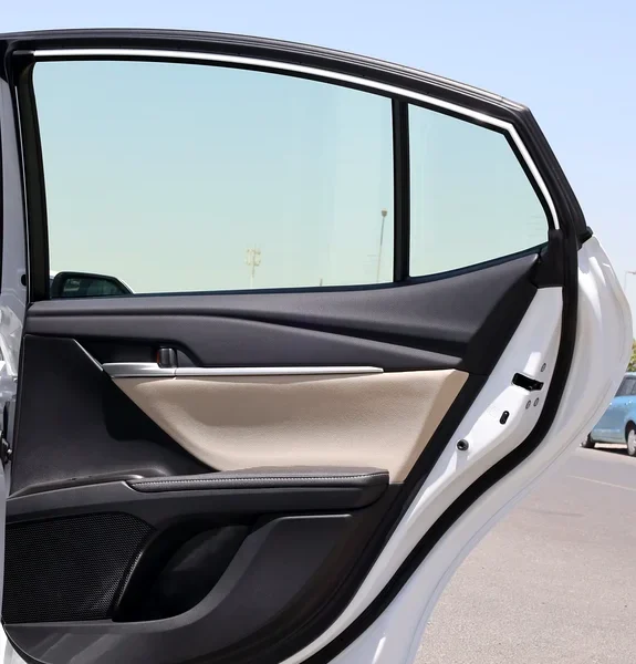 2025 Toyota Camry LE 4 Cylinder Hybrid Engine White Beige Sedan GCC Specs