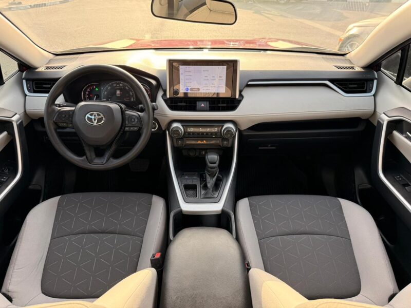 2025 TOYOTA RAV 4 XLE 2.5 Litres V4 Cylinders Engine Red Black SUV FWD