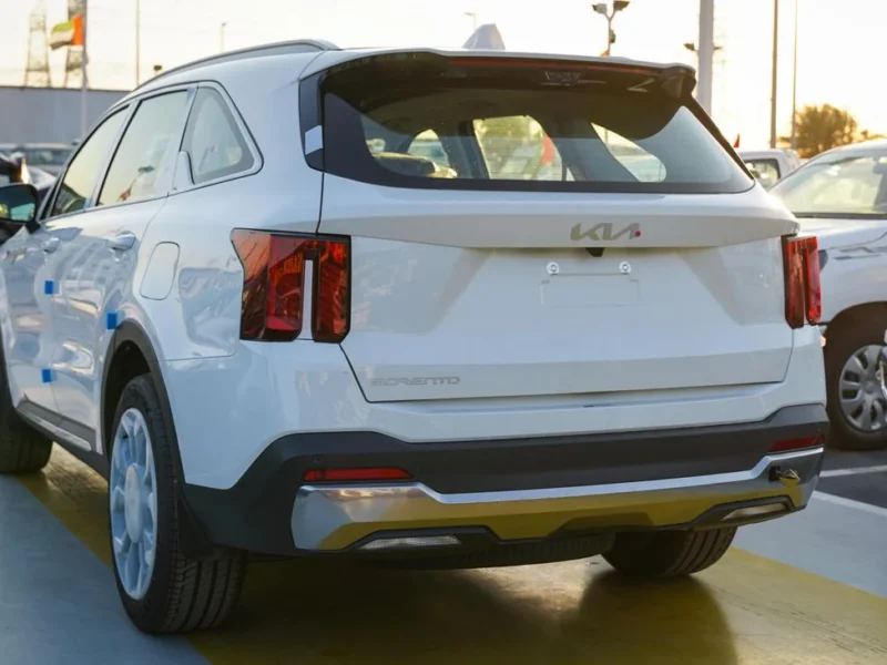 2026 Kia Sorento 3.5-liter 6 Cylinder Petrol Engine White Beige SUV GCC Specs