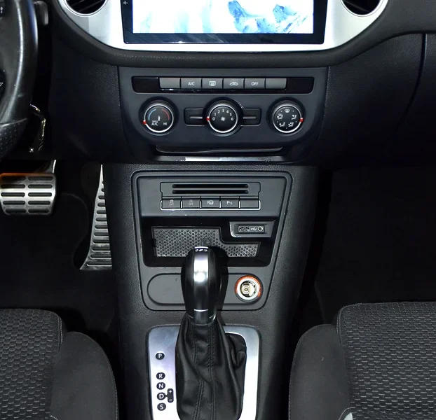 2016 Volkswagen Tiguan R-line 4 Cylinders Engine Beige Black Crossover GCC