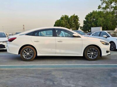 2025 MG 5 180DVVT LUXURY 1.5L 4 Cylinder PETROL Engine White Black Sedan GCC