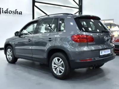 2016 Volkswagen Tiguan SE 4 Cylinders Engine Grey Black Crossover GCC