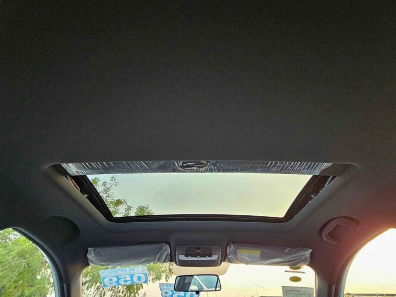 2025 MG 5 180DVVT LUXURY 1.5L 4 Cylinder PETROL Engine White Black Sedan GCC