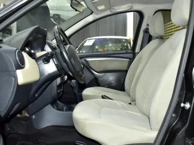 2016 Renault Duster SE Plus 4 Cylinders Petrol Engine Black Beige Crossover GCC