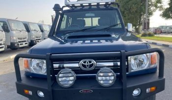 2019 Toyota Land Cruiser 4.5 Litres V8 Turbo Diesel Engine Blue Grey SUV