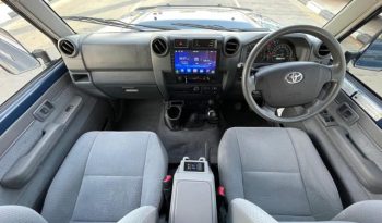 2019 Toyota Land Cruiser 4.5 Litres V8 Turbo Diesel Engine Blue Grey SUV