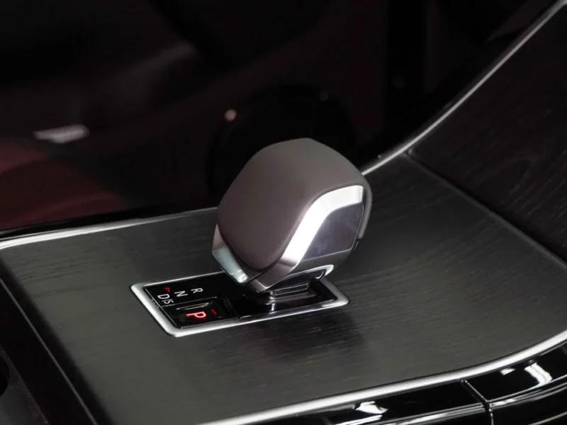 2025 Land Rover Range Rover Evoque 4 Cylinders Petrol Engine Silver Red SUV