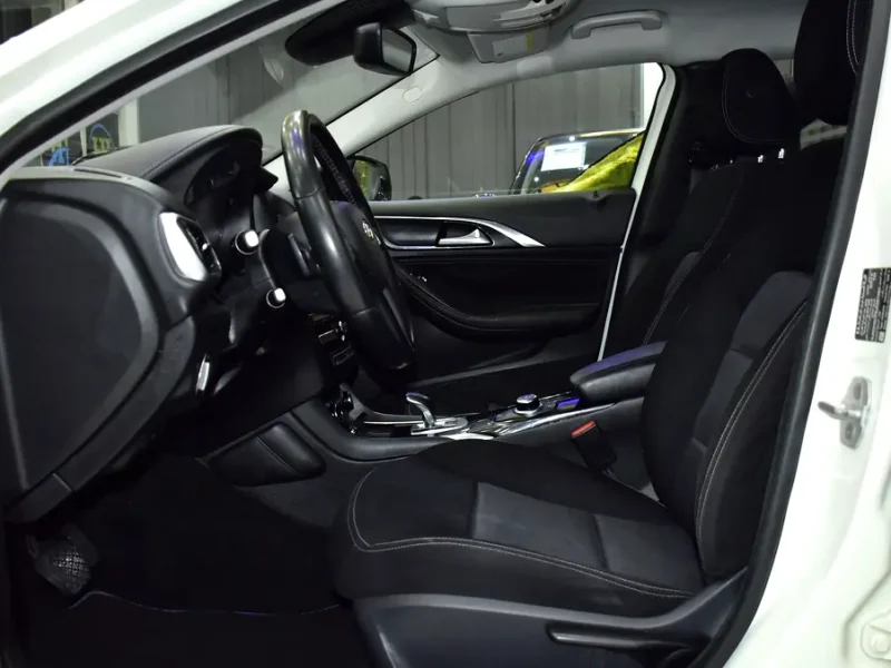 2018 Infiniti Q30 Comfort 4 Cylinder Petrol Engine White Black Hatchback GCC