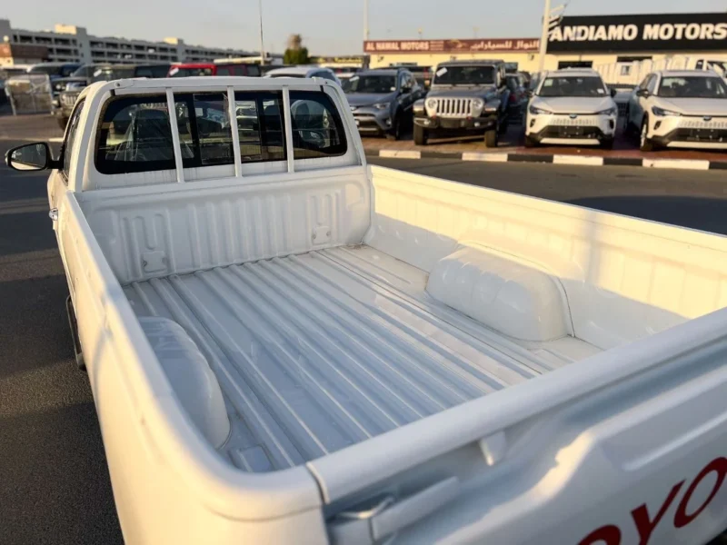 2026 TOYOTA HILUX DLX 2.4L 4 Cylinders Diesel GCC White Black Pick UP