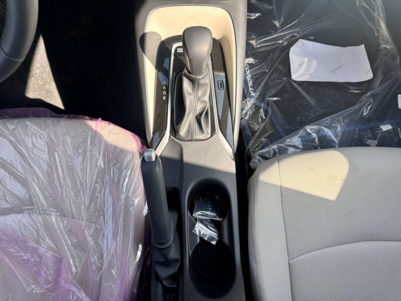 2025 TOYOTA COROLLA GLI HEV 1.8L 4 Cylinder Engine Grey Beige Sedan GCC