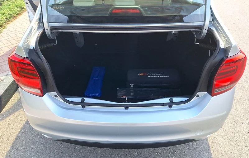 2020 Renault Symbol Other 4 Cylinder Petrol Engine Silver Beige Sedan GCC Specs