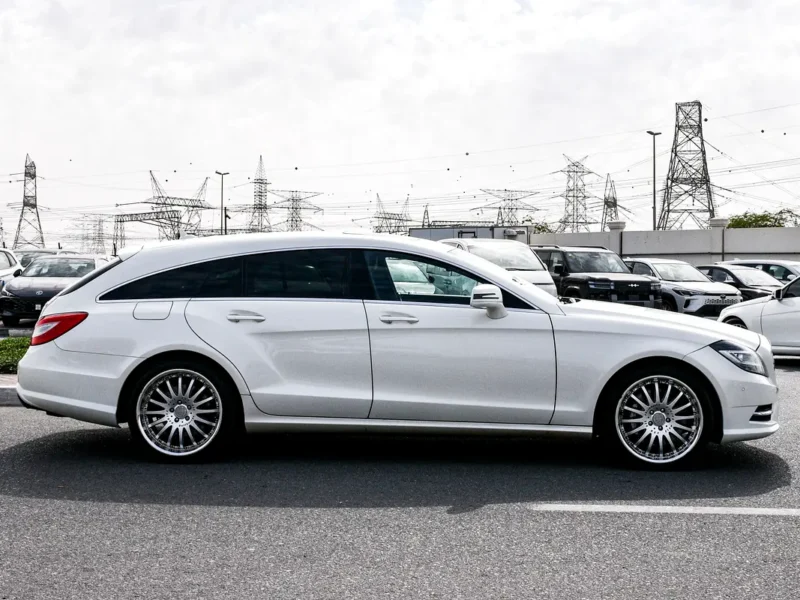 2013 Mercedes-Benz CLS-Class CLS 550 8 Cylinder Petrol Engine White Black Wagon