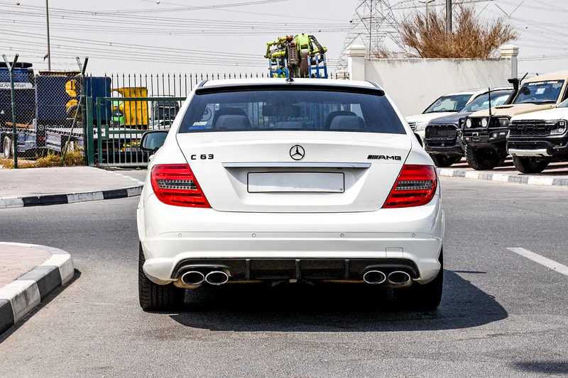 2009 Mercedes-Benz C-Class C63 AMG 8 Cylinder Engine White Beige Sedan