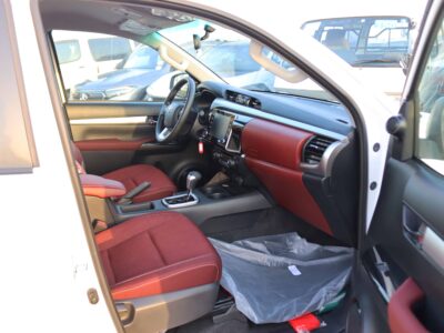 2024 Toyota Hilux SR5 2.7L 4-CYLINDER DUAL VVT-I 4WD White Red Truck