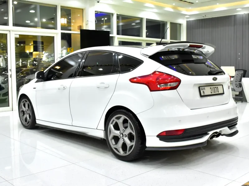 2017 Ford Focus ST 4 Cylinder Petrol Engine White Black Hatchback GCC