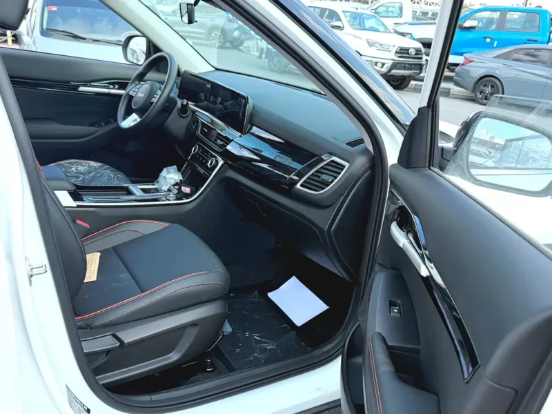 2025 Kia Seltos Luxury Edition 4 Cylinder Petrol Engine White Black SUV
