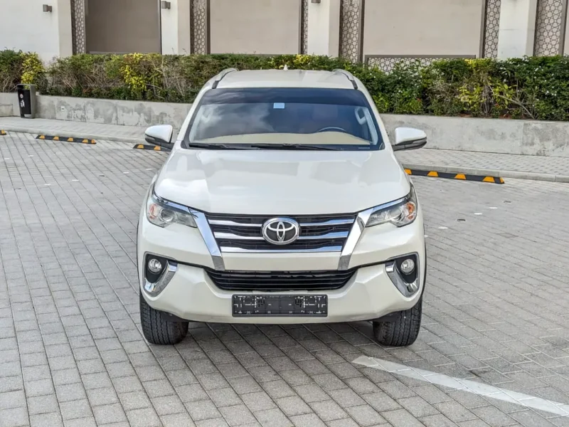 2020 TOYOTA FORTUNER GXR V6 4.0L GCC White Brown SUV GCC Specs