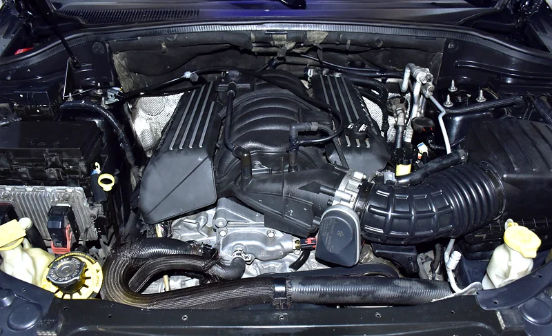 2012 Jeep Grand Cherokee Srt8 8 Cylinder Petrol Engine Black Red SUV GCC