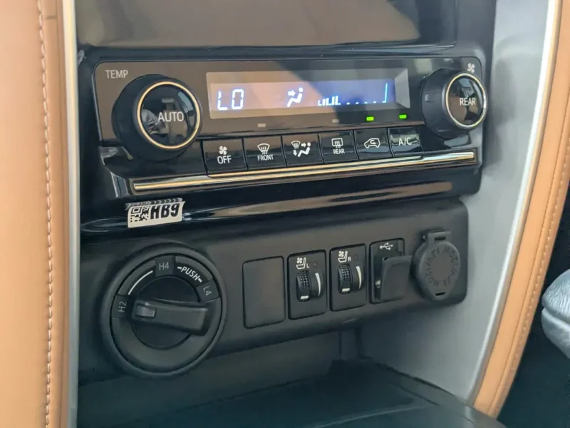 2020 TOYOTA FORTUNER VXR V6 4.0L GCC Specs White Brown SUV