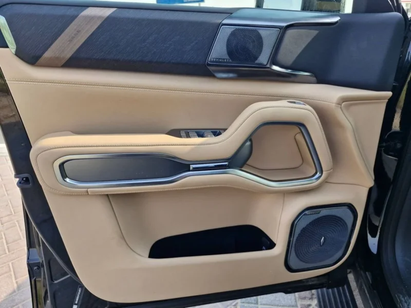 2025 BYD Leopard 8 Smart and Brave Flagship Edition Electric Black Beige SUV