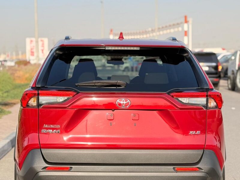 2025 TOYOTA RAV 4 XLE 2.5 Litres V4 Cylinders Engine Red Black SUV FWD