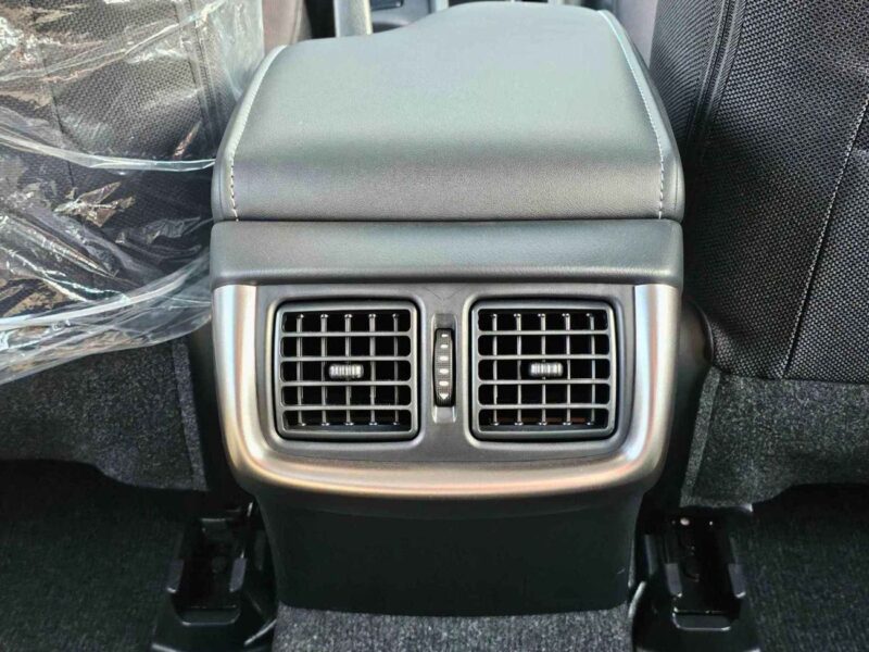 2025 Toyota Hilux SR5 WIDE BODY 2.4L DIESEL V4 AT White Black Pick Up Truck