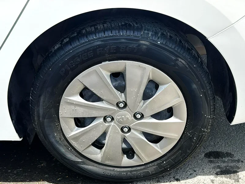 2019 Kia Rio Other 4 Cylinder Petrol Engine White Grey Sedan GCC Specs