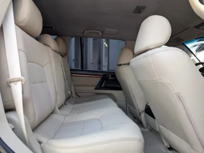 2018 TOYOTA LAND CRUISER GXR DIESEL V8 Engine D-4D Black Beige SUV GCC Specs