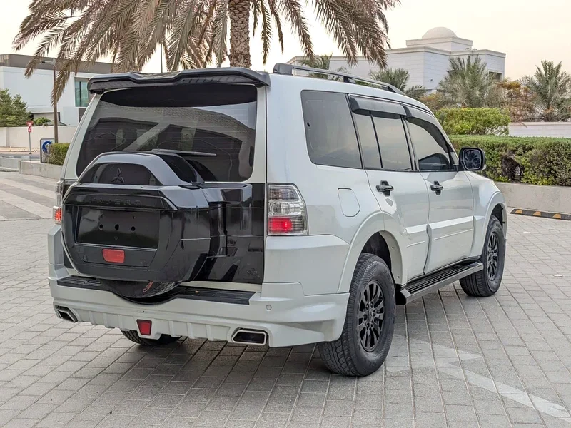 2015 Mitsubishi Pajero GLS 6 Cylinders Petrol Engine White Brown SUV GCC