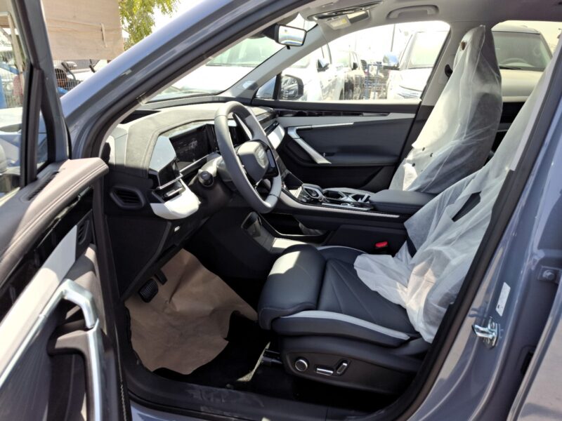 2025 Geely Starray 2.0 Liters 4 Cylinder Engine Glossy Blue Black SUV AT Petrol