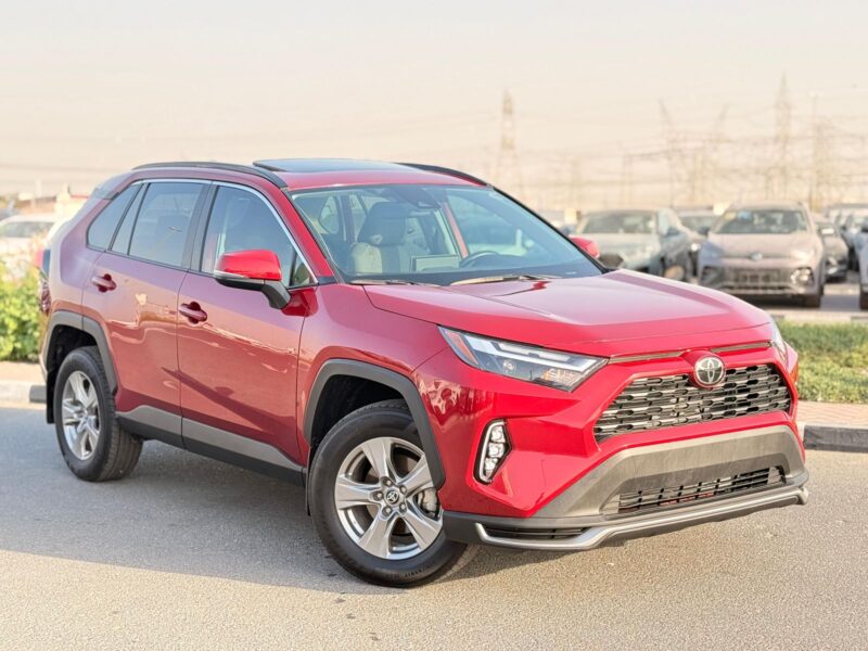 2025 TOYOTA RAV 4 XLE 2.5 Litres V4 Cylinders Engine Red Black SUV FWD