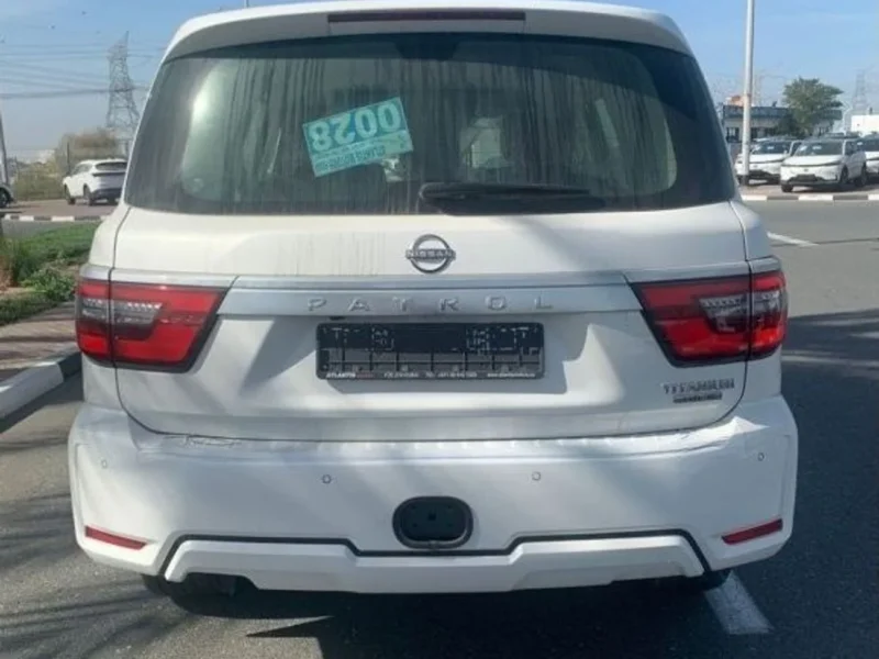 2022 Nissan Patrol LE Titanium 5.6L 8 Cylinder Petrol Engine White Tan SUV GCC