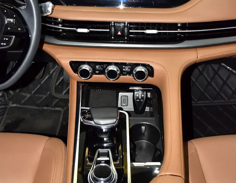 2025 Changan CS95 Royal 4 Cylinder Petrol Engine White Brown SUV GCC Specs