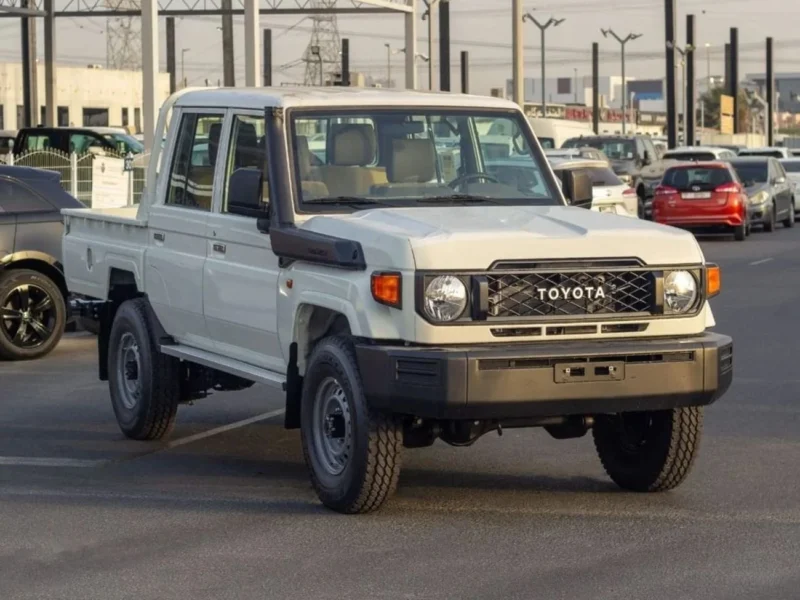 2025 TOYOTA LAND CRUISER PICK UP DOUBLE CABIN 2.8L DIESEL White Beige