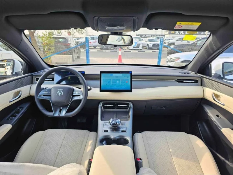 2025 BYD QIN PLUS DMI 55 KM PLUG IN HYBRID 1.5L V4 PETROL White Beige Sedan