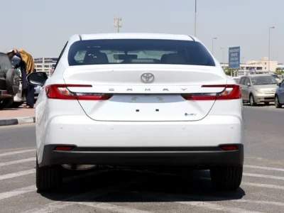 2025 Toyota Camry LE 4 Cylinder Hybrid Engine White Beige Sedan GCC Specs