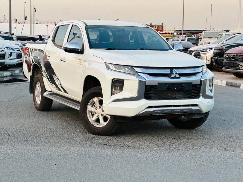 2022 Mitsubishi L200 GLS 2.5L 4 Cylinder Diesel Engine White Grey Pick UP GCC