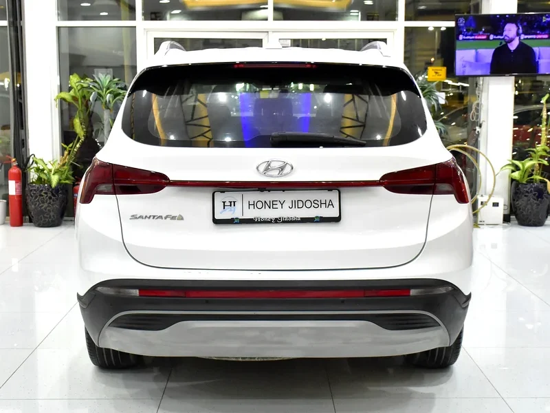 2023 Hyundai Santa Fe Comfort Plus 4 Cylinder Petrol Engine White Grey SUV GCC