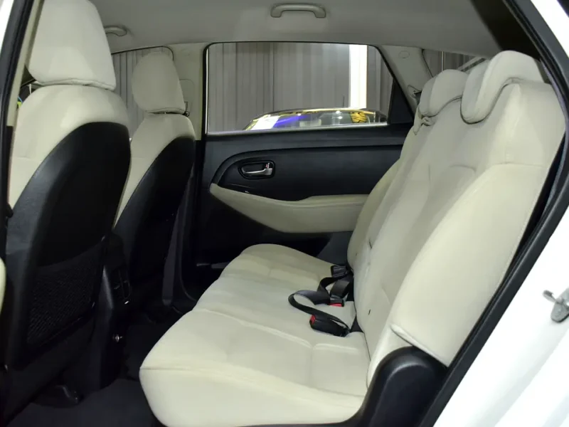 2016 Kia Carens EX 4 Cylinder Petrol Engine White Beige Crossover GCC
