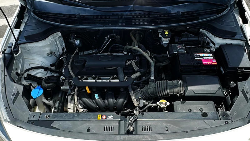 2019 Kia Rio Other 4 Cylinder Petrol Engine White Grey Sedan GCC Specs